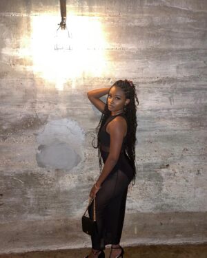 Iyana Halley Instagram - Handle with care 🫶🏾🤝🏾

@prettylittlething 💓