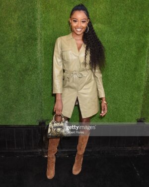 Iyana Halley Instagram - happily in my own lane 🥂🤍

#toasttoblackhollywood ✨ love being in rooms filled with excellence. #betweekend