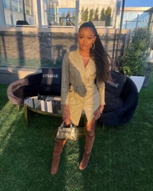 Iyana Halley Instagram - happily in my own lane 🥂🤍

#toasttoblackhollywood ✨ love being in rooms filled with excellence. #betweekend