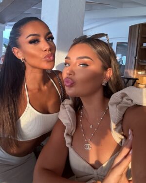 Izzy Fairthorne Instagram - Album: June🦋