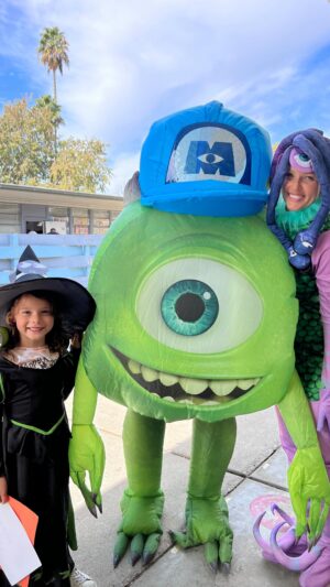 J. D. Pardo Instagram - Happy Halloween everyone! 🎃 p.s. I’m available for kid’s parties, dm me 💀 #halloween #besthalloweencostume #actorslife #familytime
