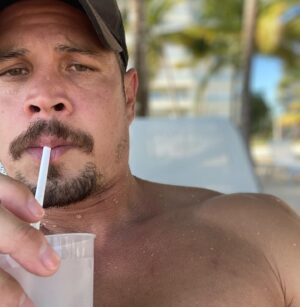 J. D. Pardo Instagram - This is Dell.
Dell likes to drink mojitos and tickle alligators.
Don’t be like Dell.
#roadhouse #actor #mustache #nofreerides