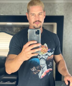 J. D. Pardo Instagram - It’s true…blondes DO have more fun!
#actor #blonde