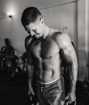 J. D. Pardo Instagram - Something’s got me giggling on this hump day 😁Am I thinking about…

A) the weights getting heavy while I’m trying to hold for this photo
B) A Cinderella Story coming to @netflix 
C) the Mayans premieres April 19 on @fxnetworks 
 
📸: @infinitephoto_la 
#humpday #fitness #mayansfx