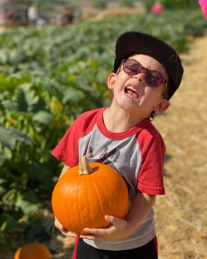 J. D. Pardo Instagram - One of these pumpkins is heavier than the other 🤫 #pumpkinpatch #fall #halloweeniscoming