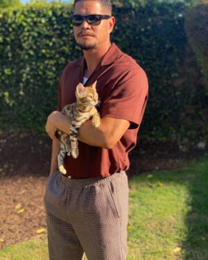 J. D. Pardo Instagram - Mayans MC Season 4 TCA 

What’s this outfit missing?

Oh, I know…

Purrrfect.

Styled by: @warrenalfiebaker 

#cats