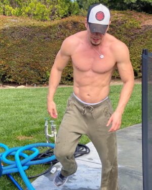 J. D. Pardo Instagram - Now that summer’s ending, time to close up shop… unless you live in LA!☀️ Once a pool boy, always a pool boy. 

#goodbyesummer #closingtime #poolboy #losangeles #fitness #fitnessmotivation