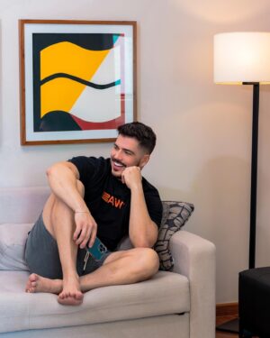 JP Gadêlha Instagram - Ah, São Paulo! Confesso que, no início, estava com uma certa preocupação em passar um tempo aqui. 

Afinal, sentia falta do conforto do meu lar. Mas, oh, surpresa! Ao me hospedar no eConfor, tudo ficou mais leve. Aquela sensação de saudade de casa foi substituída por um aconchego acolhedor. A hospitalidade e estrutura desse lugar me envolveram de tal maneira que me senti em casa desde o primeiro momento. Os funcionários simpáticos e prestativos, as acomodações aconchegantes e todos os pequenos detalhes que fazem a diferença. 

O eConfor é uma excelente opção pra fugir das moradias tradicionais, não tem burocracia, 100% online, além de ser tudo mobiliado. Mais do que isso, descobri que é possível encontrar um lar em SP! @moreeconfor