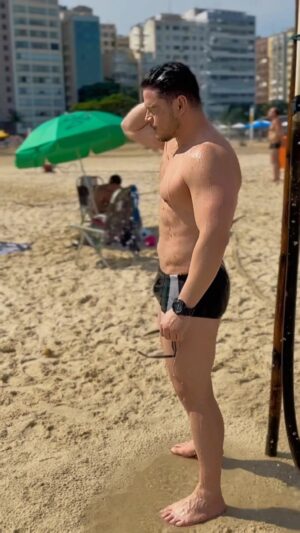 JP Gadêlha Instagram - Depois de meses pegando um sol e o resultado da cirurgia pela @luksoestetica 👊🏻