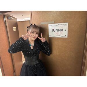 JUNNA Instagram - 『30th Anniversary Yuki Kajiura LIVE vol.#19 -Kaji Fes.2023-』DAY2、ありがとうございました🎤

改めて、30周年、おめでとうございます👏🏻

梶浦さんの楽曲に出会って、新しい私を見つけることができました。こうやって、30周年を一緒にお祝いすることができて、光栄です🫶🏻

素敵すぎる時間をありがとうございました！！！！！