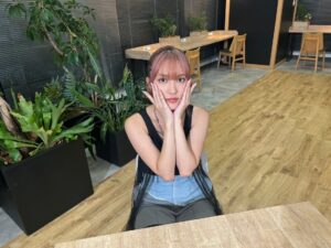 JUNNA Instagram - 7th Single "眠らされたリネージュ" リリース記念生配信特番、ありがとうございました👏🏻

夏らしくノースリーブな衣装でした🫶🏻

10月25日、リリースです💿
よろしくねっ✌🏻✌🏻✌🏻

Thank you for watching the livestream on YouTube🙏🏻

My 7th Single "Nemurasareta Lineage" will be release on October 25th. 

Please check it💿