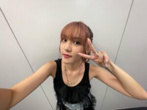 JUNNA Instagram - 7th Single "眠らされたリネージュ" リリース記念生配信特番、ありがとうございました👏🏻

夏らしくノースリーブな衣装でした🫶🏻

10月25日、リリースです💿
よろしくねっ✌🏻✌🏻✌🏻

Thank you for watching the livestream on YouTube🙏🏻

My 7th Single "Nemurasareta Lineage" will be release on October 25th. 

Please check it💿