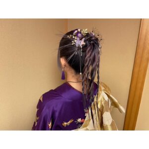 JUNNA Instagram - 京都南座での「マクロスFとΔ合わせ 京都南座歌舞伎ノ宴 ミニライブ＆歌舞伎コラボトーク」ありがとうございました👏🏻

13日は、みのりちゃんと2人でお届けしました🎤
久しぶりに、2人でアコースティックで歌えたの、とっても嬉しかった❤️💜

そして、14日は、スペシャルゲストとして、May'nさんと歌わせていただきました🎤
私の全力を受け止めてくれて、より高めてくださる大好きな先輩と歌えたこと光栄です。

歌舞伎のことも、たくさん勉強できて、観に行きたい！
日本一古い劇場、南座で歌わせていただけたこと、本当に貴重な経験でした。ありがとうございました！

ヘアメイクも衣装も最強すぎたので、みんなに見てほしい！和なテイストで仕上げてもらいました✌🏻