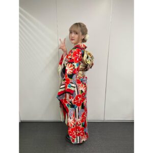 JUNNA Instagram - 新年あけましておめでとうございます🎍
今年もよろしくお願いします❤️‍🔥

そして、新年さっそく、重大発表！
初の全国11公演のツアー、夏に開催決定ですっっっ👏🏻

みんなの近くに会いにいけるの、とっても嬉しい！
ぜひ、みんなの夏をわたしにちょーだい！最高の夏にします！

2024年も、ライブ三昧な最高の一年にしようね、
みんな、よろしくお願いしますっ🫶🏻🫶🏻🫶🏻