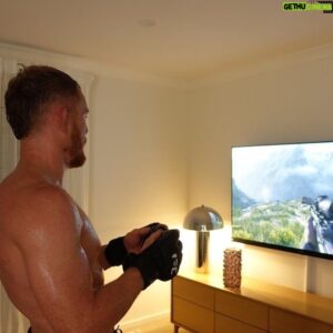 Jack Della Maddalena Instagram - Always trying to finish my opponents quickly but even more so now so I’m ready to #ReturnToDuty for the launch of Modern Warfare IlI #Ad #ReturnToDuty #CallofDuty #MW3