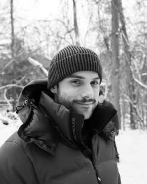 Jack Falahee Instagram - Snowy joy. 

📷 @mksadler