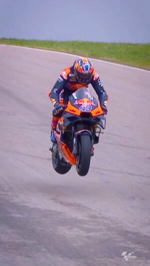 Jack Miller Instagram - Have you got your boarding passes ready? 🛂 Welcome to Miller Airlines ✈️ 

#MotoGP #PortugueseGP 🇵🇹 #JM43 #Motorsport #Motorcycle #Racing