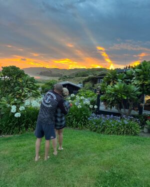Jack Miller Instagram - Bringing in the new year with a trip to NZ  with family. Sums up our 2023. Perfection 🤍🥂