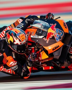 Jack Miller Instagram - My pace was decent and made some passes to get ahead of the big group in front, definitely felt better than yesterday. Semi-positive end to what had been a difficult weekend now I’m looking forward to one of my favorite tracks at Valencia 🤟