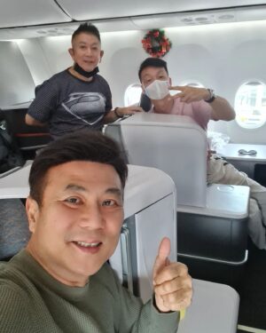 Jack Neo Instagram - 师徒三人赶云顶演出 搞笑行动 大爆笑...