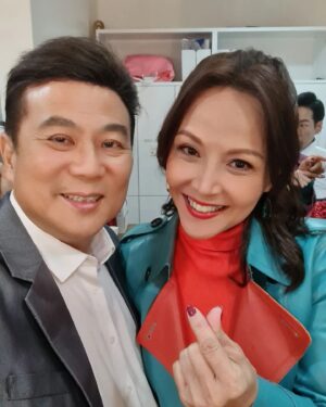 Jack Neo Instagram - 那天去电视台宣传电影，结果遇到了很多老朋友，俊男美女。。。
