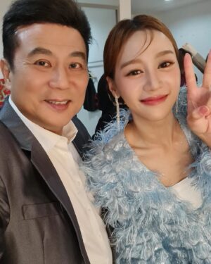 Jack Neo Instagram - 那天去电视台宣传电影，结果遇到了很多老朋友，俊男美女。。。