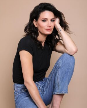 Jackie Burns Instagram - BONJOUR DIVAS, I will be taking my final bow on the ship of dreams January 28th! YOU HAVE ONE MONTH LEFT TO CATCH ME AT MY MOST UNHINGED. It has been an absolute privilege channeling Céline Dion with this INCREDIBLE cast and crew! Come on down to the @darylroththeatre and check out @titaniquemusical 🚢
•
•
•
•
Photo: @christopherboudewyns 
HMU: @katnejatbeauty 
•
#photooftheday #theater #musical #singer #actor #broadway #comedy #celebration #celine #instagood