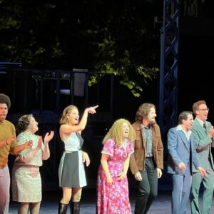 Jackie Burns Instagram - “Here’s looking at you kid”. And what a Beautiful time it was! My first time at the @themuny and it did not disappoint!!!! ❤️ 
•
•
•
•
#musical #musicaltheatre #beautiful #beautifulthecarolekingmusical #caroleking #regional #theater #summer #summervibes #summercamp #singer