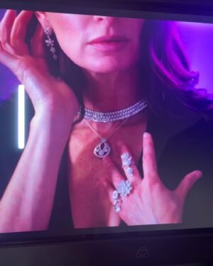 Jackie Burns Instagram - “I GOT IT AT JARED’S”. Part 2.  Actually it was bring your girlfriend to work day @sothebys where I got to live my best Marilyn Monroe fantasy. And let me tell you Diamond ‘s really are a girls best friend. 💎