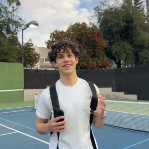 Jackson Dollinger Instagram - she’s actually only a month older 🤫 @avakolker 
#reels #reelsinstagram #reelsviral #reelsvideo #reelitfeelit