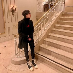 Jackson Dollinger Instagram - chapter 16 📜

“seasons” out now 👁