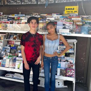 Jackson Dollinger Instagram - Partner In Crime 🤓💕👽👾
.
.
.
#bestfriends #dreamteam #partnerincrime #etphonehome #jonandvinnys #fairfax