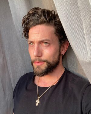 Jackson Rathbone Instagram - The sunset in #albuquerque is just for me. Not for you. (I put an anti-sparkle filter on).
😝