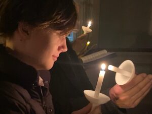 Jackson Robert Scott Instagram - So lucky and grateful to have made it back to the Midwest to see my Nana & Grandpa and relatives for Christmas.🎄❤️ May you all have Joy, Peace & Love this holiday. 🕯️✨🥰❄️ #Christmas2022 #CandlelightService #Family #JoyToTheWorld #HolidayTraditions