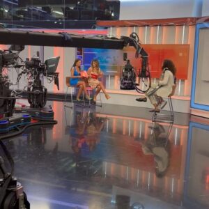 Jacqueline Cavalcanti Instagram - Hoje fomos convidadas para o programa @estamanhatvi  na @tvioficial. 
Falamos sobre as nossas carreiras, sobre o mma, o futuro do mma feminino e os nossos planos.👊
Obrigada pela entrevista com estas duas grandes mulheres @ivadominguesoficial @sarasousapintoo 🎙️

#tvi #entrevista #mma #portugal