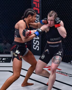 Jacqueline Cavalcanti Instagram - Todos os tiros entraram😈❗️ Mas qual mão  acertou a cabeça primeiro ? 

All the shots went in😈❗️ But which hand hit the head first