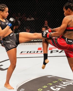 Jacqueline Cavalcanti Instagram - Tudo Tem um começo… 
Em 2012 comecei a competir. Tenho tantos momentos inesquecíveis, alguns altos e baixos. Mas nada que me tirasse esta vontade de viver e respirar esse desporto. 
Sou grata a todos estes momentos, porque eles me tornaram a pessoa que sou hoje. 

Nestas fotos e vídeos, conseguimos ver algumas premiações e cinturões. Eles falam sobre mim, sobre quem foi e quem é a Jacqueline.  Eles não foram só uma conquista MINHA, mas sim de todas as pessoas, em especial a todos os treinadores que tive o prazer de trabalhar ao longo destes 14 anos. 

 Como digo, A GUERRA CONTINUARÁ😈
.
.
.
.
.
.
.
.
.
.
.
.
.
.
.
.

#sparringwars #boxingsparring #sparringsession #sparringpartner #sparringboxing #mmasparring #workout #workouts #champions #sparringday #ufc #mmalifestyle #viralvideos #kickboxing #martialartstraining #wrestling #kungfu #taekwondo #combatsports #fighting #martialarts #mmaworld #mma #muaythaisparring @sparringhighlights @damadeferromma @elsparring #sparring #mmafighter #ufcfighter #sparrwars #mmaworld #mmatraining