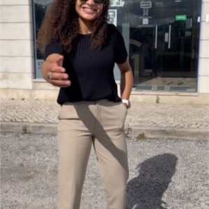 Jacqueline Cavalcanti Instagram - A vida tem sentido quando temos metas pelas quais batalhamos para  torna-las reais. E vocês me apoiam a alcançá-las diariamente.  Hoje estamos a tornar mais um sonho em realidade. 

Aqui na @century21_golden_chance e com o @amilcar_montez_consulting 
Te ajudarão encontrar a sua casa dos sonhos🏡

Obrigado @amilcar_montez_consulting  @century21_golden_chance por me apoiar e acredita no meu trabalho. Já trabalhamos juntos há algum tempo, desdo início traçámos metas e objetivos e estamos alcançá-los.

#metasclaras #metas #house #centrum #foco #portugal #casasbonitas #imobiliario