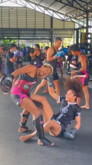 Jacqueline Cavalcanti Instagram - Quebrando 🚀🇹🇭❤️

#thailand🇹🇭 #muaythai #kickboxing #boxing #asia #portugal🇵🇹 #fight #ufc #eua #booster