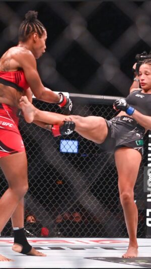 Jacqueline Cavalcanti Instagram - ACREDITA!
O trabalho duro vale muito a pena🙏 
@ufc Parecia impossível, mas para mim era questão de tempo ❤️🙏
Só o começo, o trabalho continua👊🏽

———————————————————
#trabalho #ufc #resiliencia #porrada #paris #france #kickboxing #almada #portugal