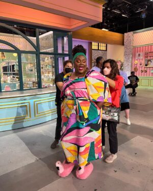 Jacques Torres Instagram - On this episode watch our bakers attempt to master the art of fondant! 🍰 It is so much fun to see our bakers improve their skills and learn new techniques. Watch episode 3 to find out which bakers conquered the challenges or if there were some fondant fails! Stream @nailedit on @netflix now 🤩