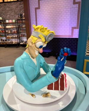 Jacques Torres Instagram - On this episode watch our bakers attempt to master the art of fondant! 🍰 It is so much fun to see our bakers improve their skills and learn new techniques. Watch episode 3 to find out which bakers conquered the challenges or if there were some fondant fails! Stream @nailedit on @netflix now 🤩