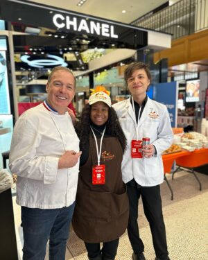 Jacques Torres Instagram - One of the best days of the year is here! The 97th Macy’s Thanksgiving Day Parade was truly magical, thank you @macys for having us serve breakfast, hot chocolate and @illy_us coffee this morning. #macysdayparade #LIVEHAPPilly