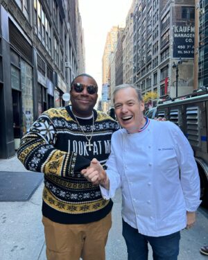 Jacques Torres Instagram - One of the best days of the year is here! The 97th Macy’s Thanksgiving Day Parade was truly magical, thank you @macys for having us serve breakfast, hot chocolate and @illy_us coffee this morning. #macysdayparade #LIVEHAPPilly