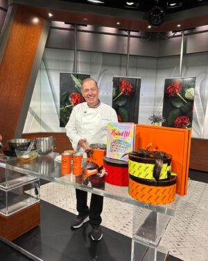 Jacques Torres Instagram - This season of @nailedit is one big “pastry bootcamp” as I mentioned before on  @newyorklivetv with @sara_gore ! I loved sharing more about this season and how amazing it is to see our bakers improve after each challenge. I had an amazing time today showing Sara how to make a caramel cage, you can learn too! 🍪👀🤩