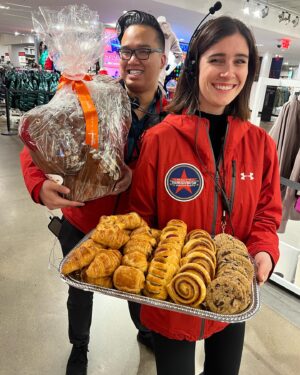 Jacques Torres Instagram - One of the best days of the year is here! The 97th Macy’s Thanksgiving Day Parade was truly magical, thank you @macys for having us serve breakfast, hot chocolate and @illy_us coffee this morning. #macysdayparade #LIVEHAPPilly