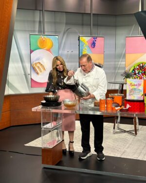 Jacques Torres Instagram - This season of @nailedit is one big “pastry bootcamp” as I mentioned before on  @newyorklivetv with @sara_gore ! I loved sharing more about this season and how amazing it is to see our bakers improve after each challenge. I had an amazing time today showing Sara how to make a caramel cage, you can learn too! 🍪👀🤩