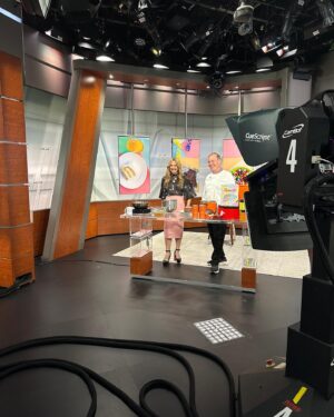 Jacques Torres Instagram - This season of @nailedit is one big “pastry bootcamp” as I mentioned before on  @newyorklivetv with @sara_gore ! I loved sharing more about this season and how amazing it is to see our bakers improve after each challenge. I had an amazing time today showing Sara how to make a caramel cage, you can learn too! 🍪👀🤩