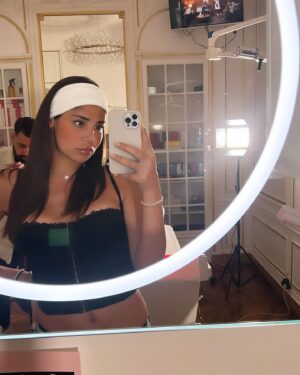 Jade Cavoué Instagram - Ces derniers mois… 🤯