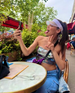 Jade Cavoué Instagram - Une très bonne journée finalement ☀️🔊